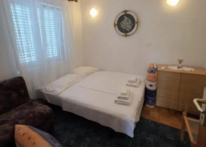 Luksuzni Borna * פג